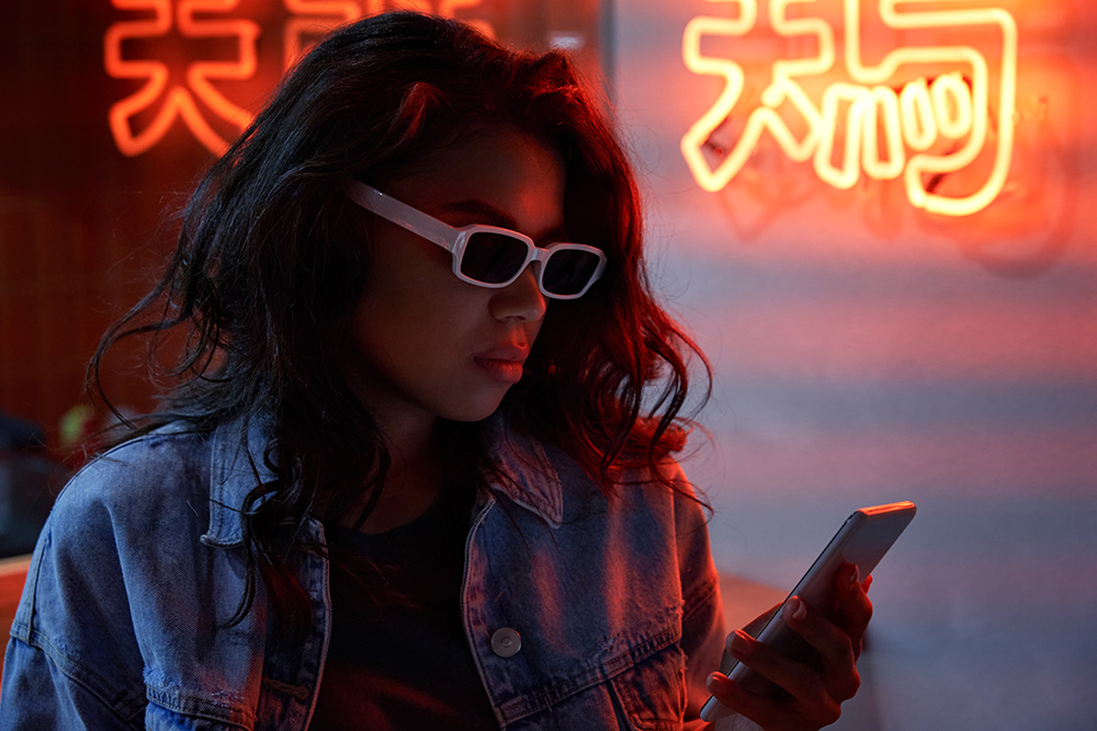 How Technology Has Changed Karaoke (Apps, AI Song Matching & More) 1