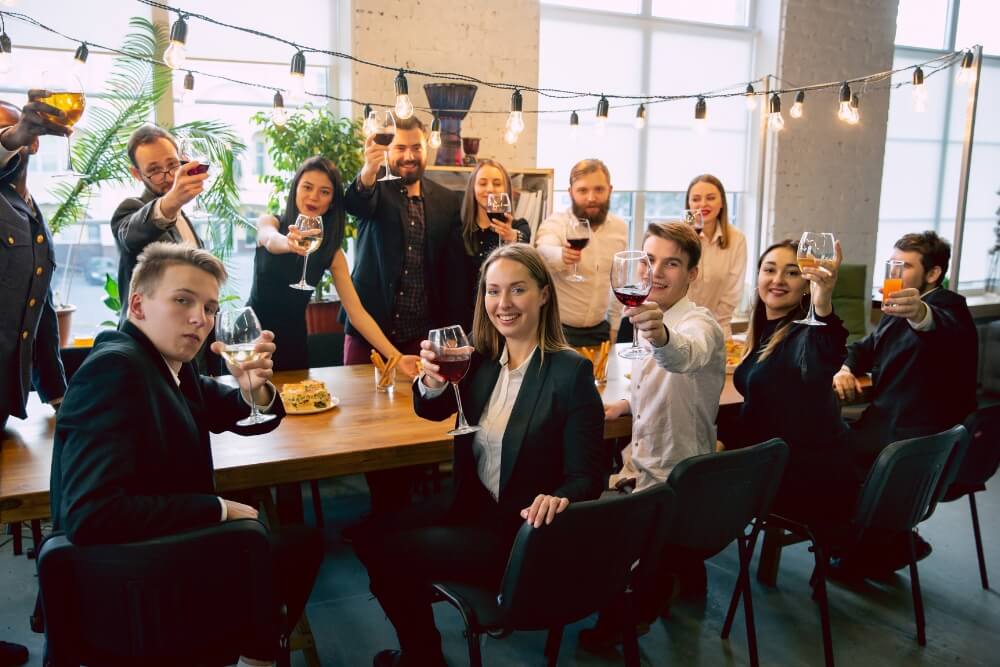 How to Organize a Corporate Event for Remote and Hybrid Teams